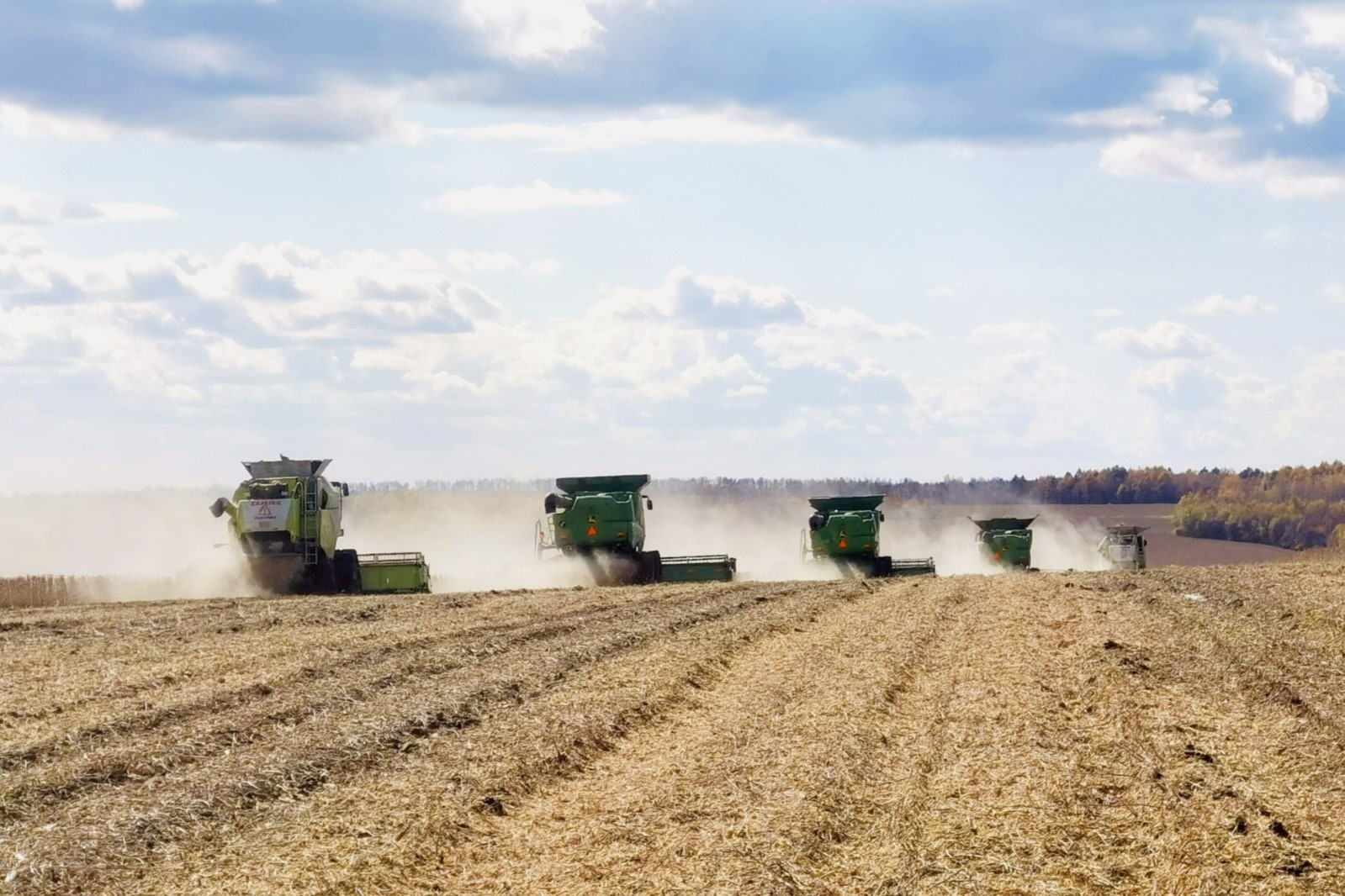 Меры предосторожности при использовании и обслуживании осенних тракторов